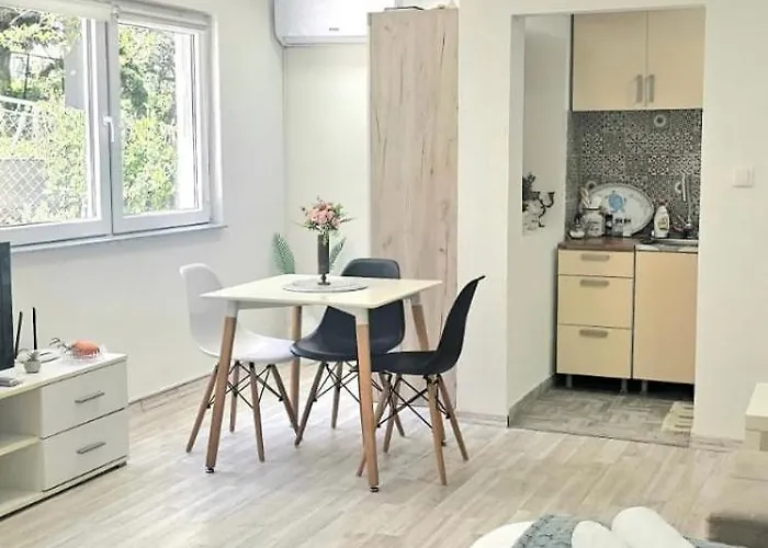 Modern Studio In Heart Of Old Town
