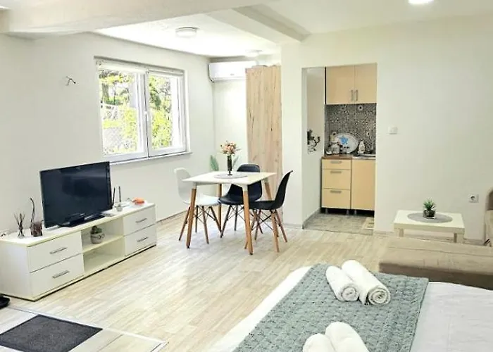 Modern Studio In Heart Of Old Town