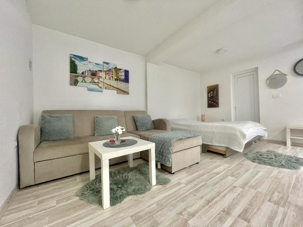 Modern In Heart Of Old Town Apartment *